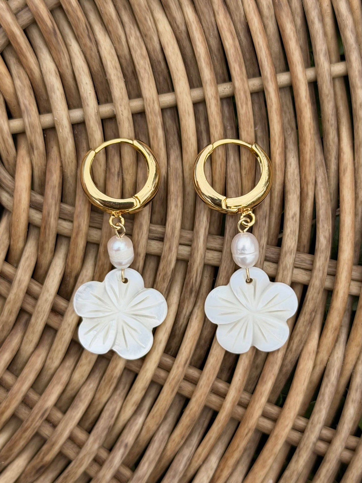 Floral Drift Earrings - Gold