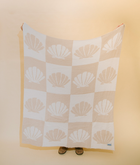 Shell Check Plush Throw - Sand + Tan
